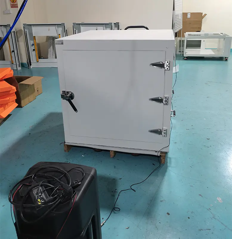 Manual sound box/acoustic chamber