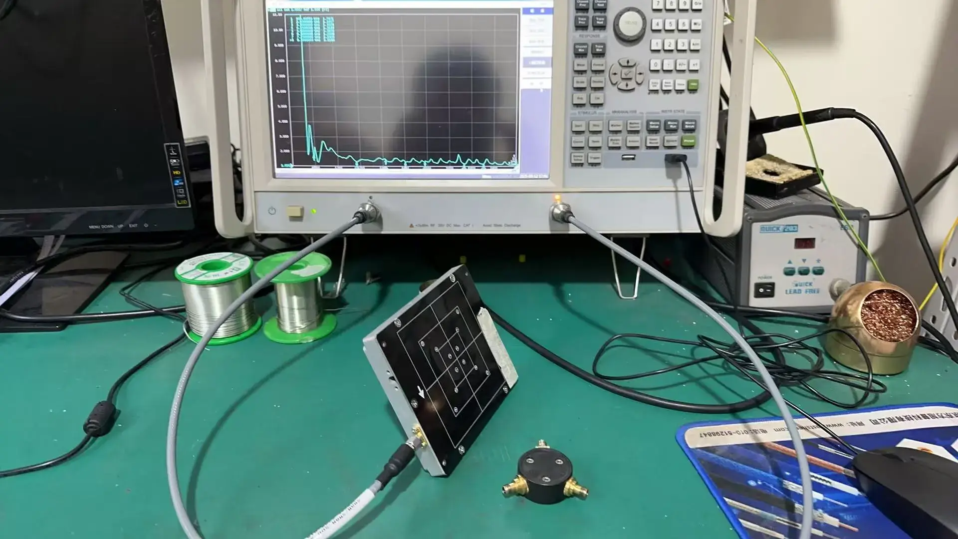Dual Polarized Vivaldi antenna