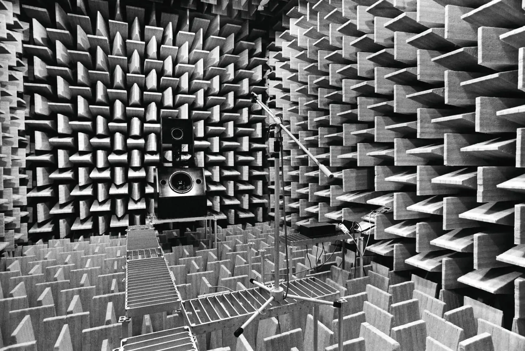 The Application of Acoustic Chamber in R&D and Production