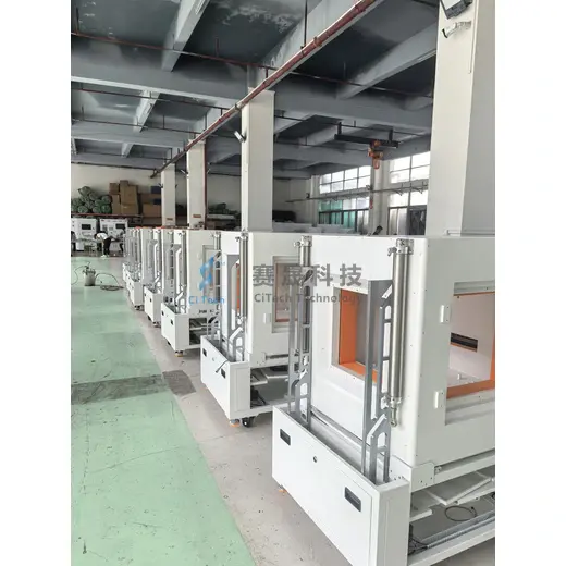 Knife acoustic chamber